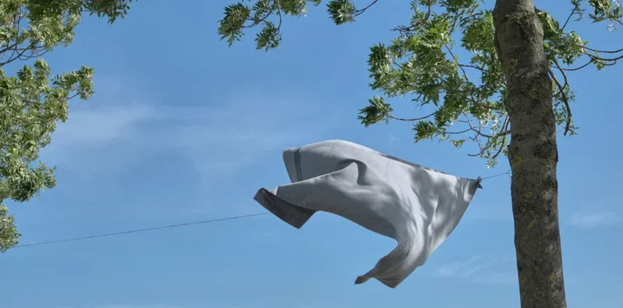 Tekstiler fra The Organic Company fotograferet i naturlige omgivelser