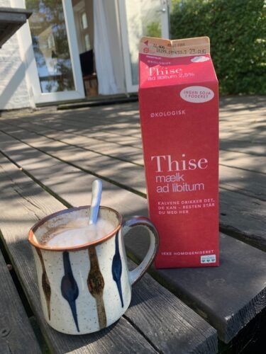 Økologisk mælk i kaffen fra thise